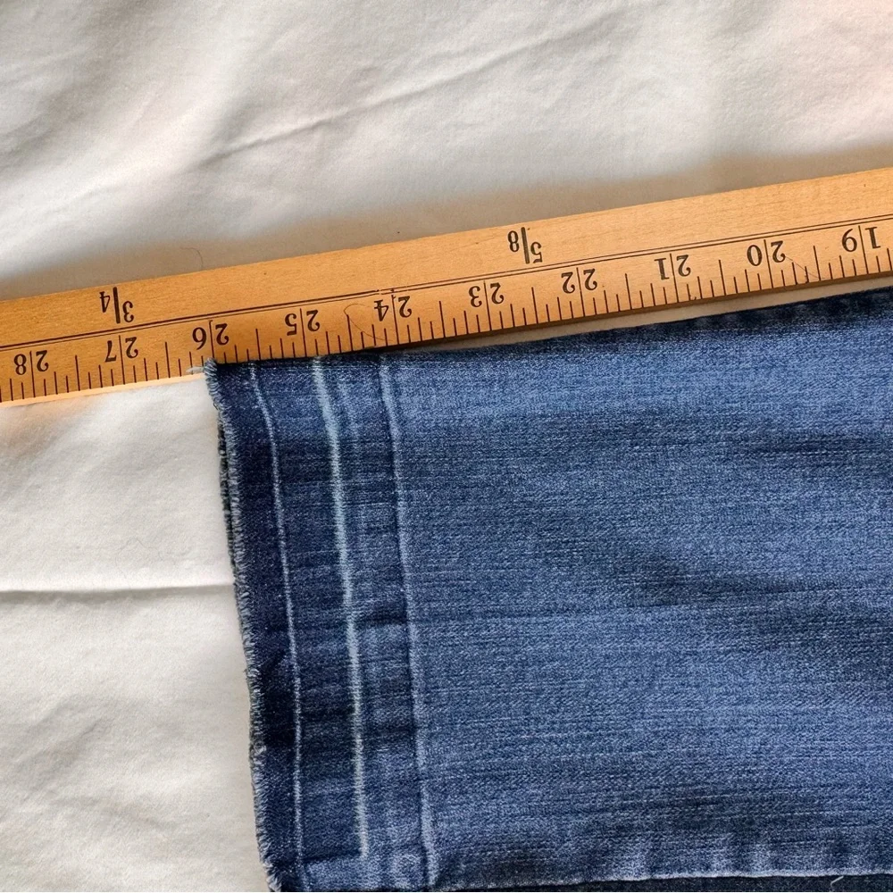 Democracy “Ab” Technology Cropped Jeans – Size 10 - Picture 8 of 9